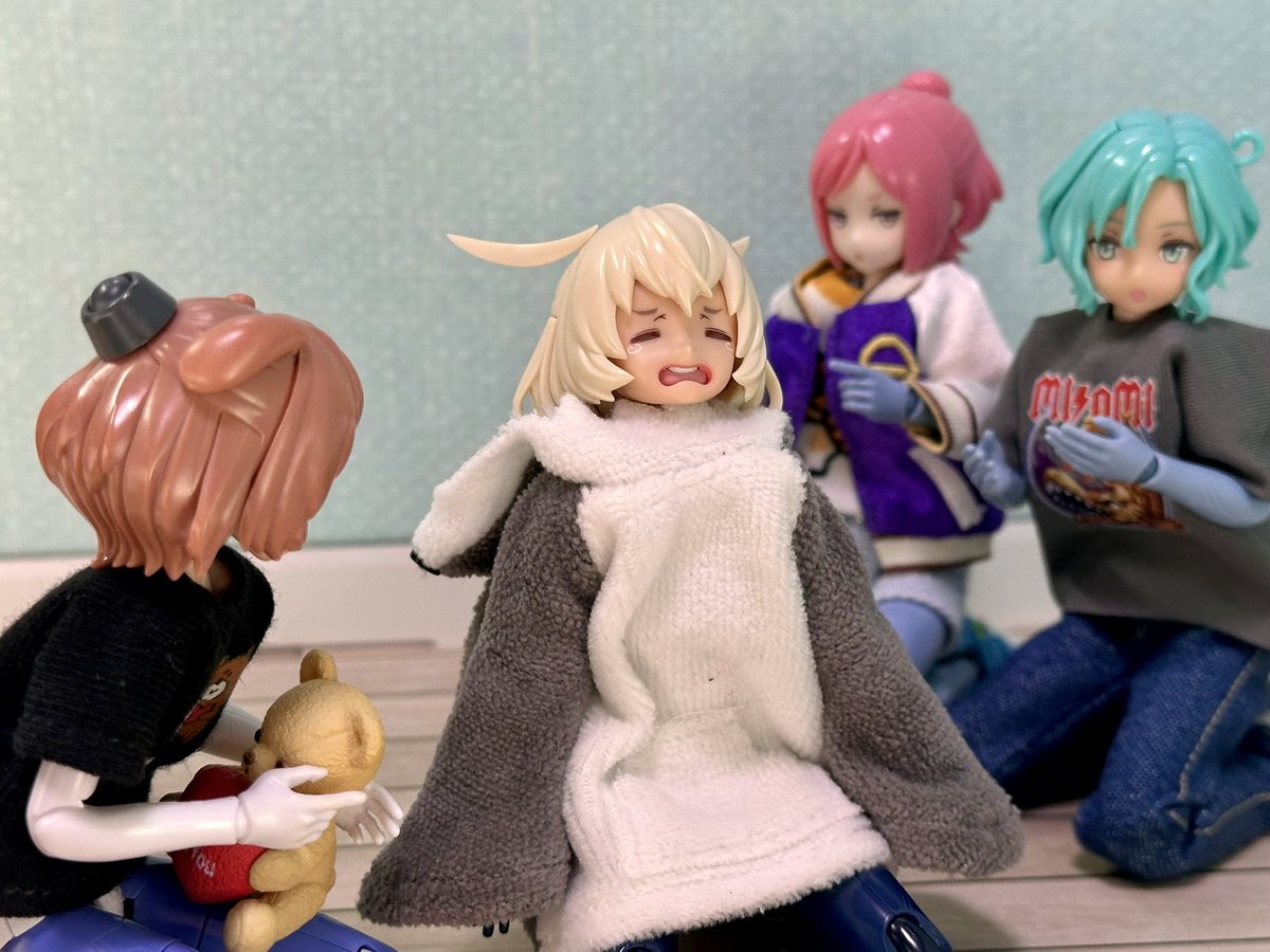 old_shift_'s tweet photo. ヘアアクセがなくなっちゃった...
 #メガミデバイス https://t.co/ulj9QSoB1I