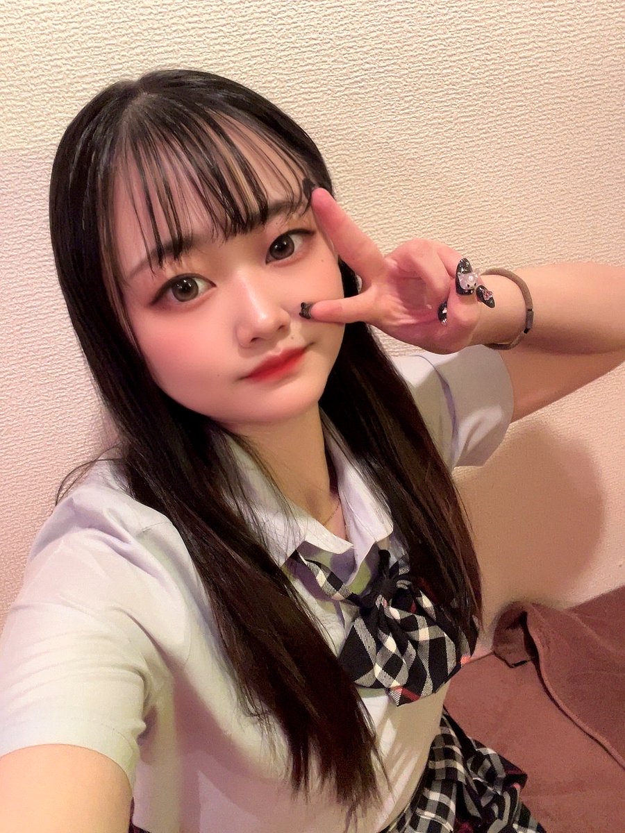 Usage_06's tweet photo. 最近制服に触れてない気がする… https://t.co/fmXed3wF3V