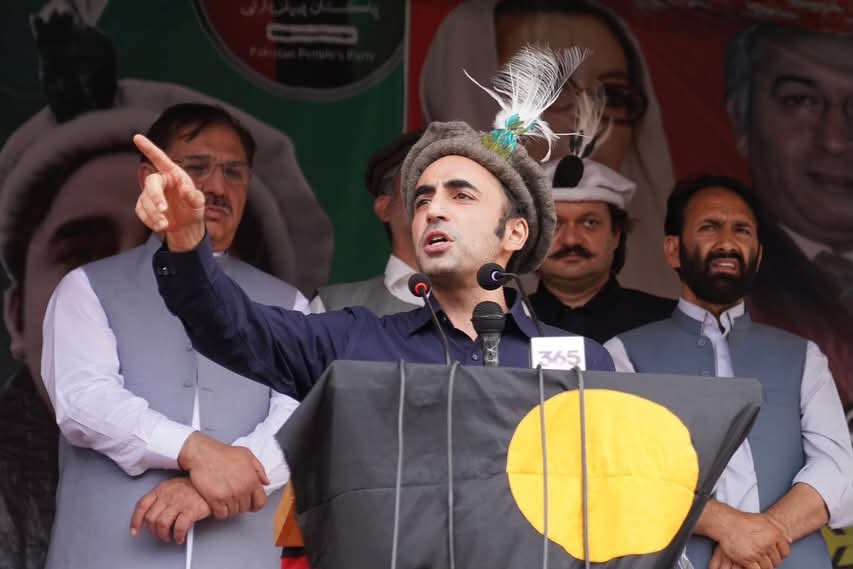 engrsikandarha1's tweet photo. Chairman @PPP_Org  @BBhuttoZardari  is addressing an election rally in Chilas Tehsil of Diamer District, Gilgit-Baltistan.

 #DiamerMainTeerChaleyGa https://t.co/q8q5BjUgGh