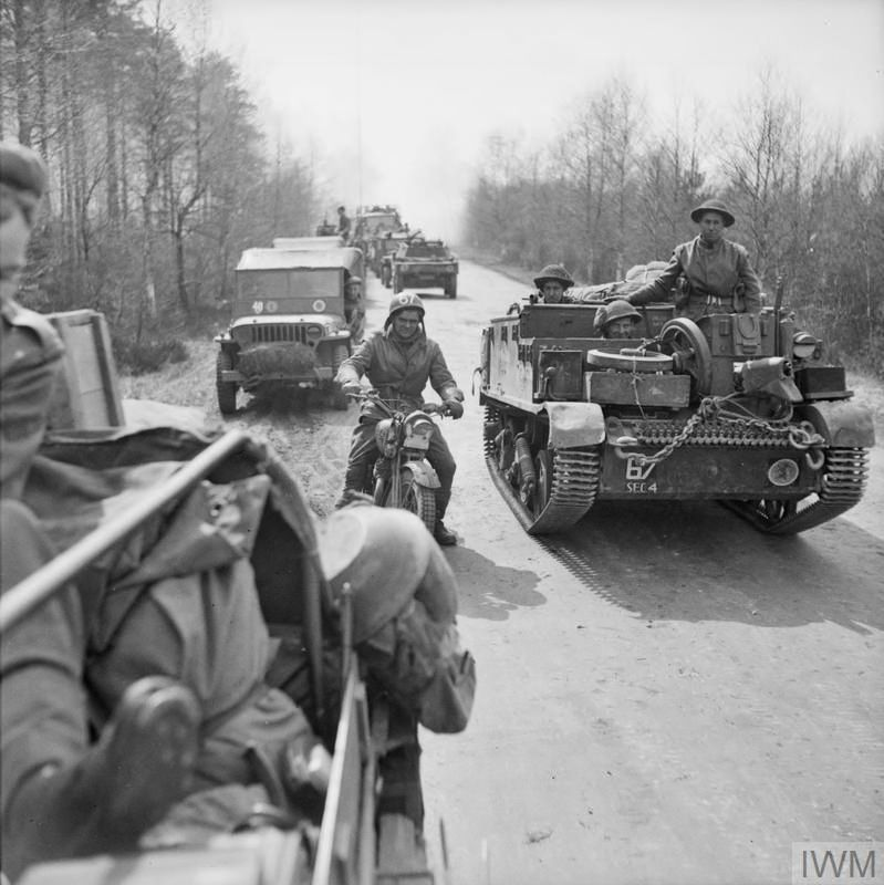 ReassessHistory's tweet photo. Wasps were tiny, low profile punchy flamethrower AFVs made from retrofitted Universal Carriers boasting effectively the same range as a Churchill Crocodile (120-140 yds) but carrying much smaller fuel tanks filled with Isobutyl Methacrylate or Napalm gel. /1 
#WW2 #SWW #History https://t.co/SZJOJNrht8