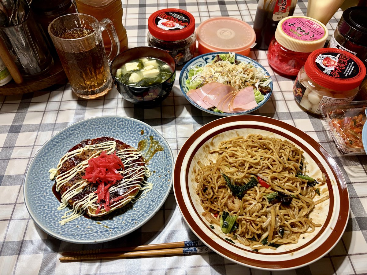 gridman13's tweet photo. 今晩はお好み焼きと焼きそばでしたっ✨ https://t.co/lZiXq7GMsv