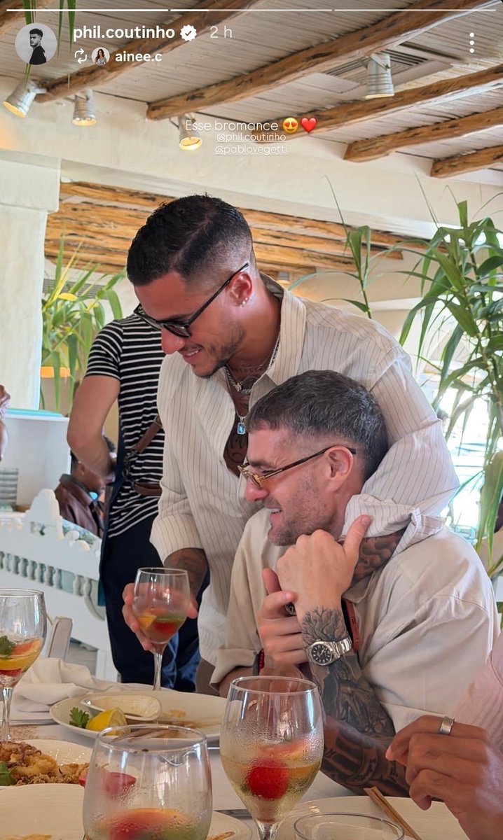 AnalisaCRVG's tweet photo. A esposa de Philippe Coutinho postou um stories do ex-meia e de Pablo Vegetti, atualmente no Cerro Porteño, juntos.

A dupla atuou junta pelo Vasco de 2024 a 2026. https://t.co/nK2NK9v53a