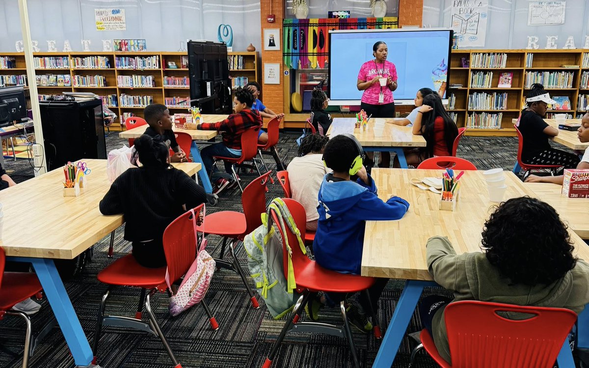 lrsd's tweet photo. 📚☀️ Summer learning is underway at Mabelvale Elementary! Rising 3rd and 4th-grade students are sharpening their reading, writing, vocabulary, and critical-thinking skills through the 21st Century Summer Literacy Enrichment Camp. 🌟📖#OneTeamOneDreamOneLRSD #ReadingInTheRock https://t.co/qt1YYDMZun