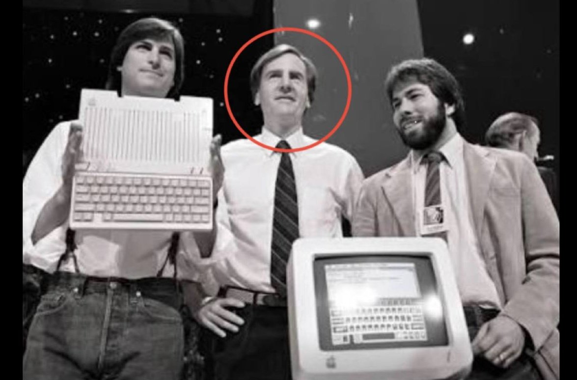 HIETECH19's tweet photo. 1/ In 1976, Ronald Wayne, Apple’s often-overlooked third co-founder, sold his 10% stake for $800, fearful the venture would fail. He made a decision from caution, not malice.
#Apple #RonaldWayne
RCCG Adeboye Dumfries https://t.co/Kr4YaGSdNv