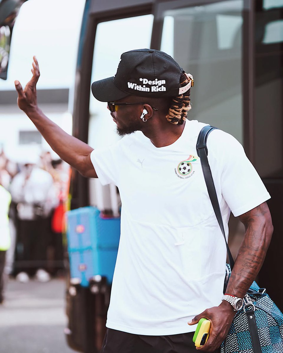 gideonmensah_14's tweet photo. Friendly game done. ✅ 
Thanks to the fans who came to Cardiff yesterday. 🇬🇭✊🏿! 🔜✈️ 🇺🇸🇨🇦 🇲🇽 
#Unruly #Demdead #BlackStars https://t.co/SQsIO58lHk