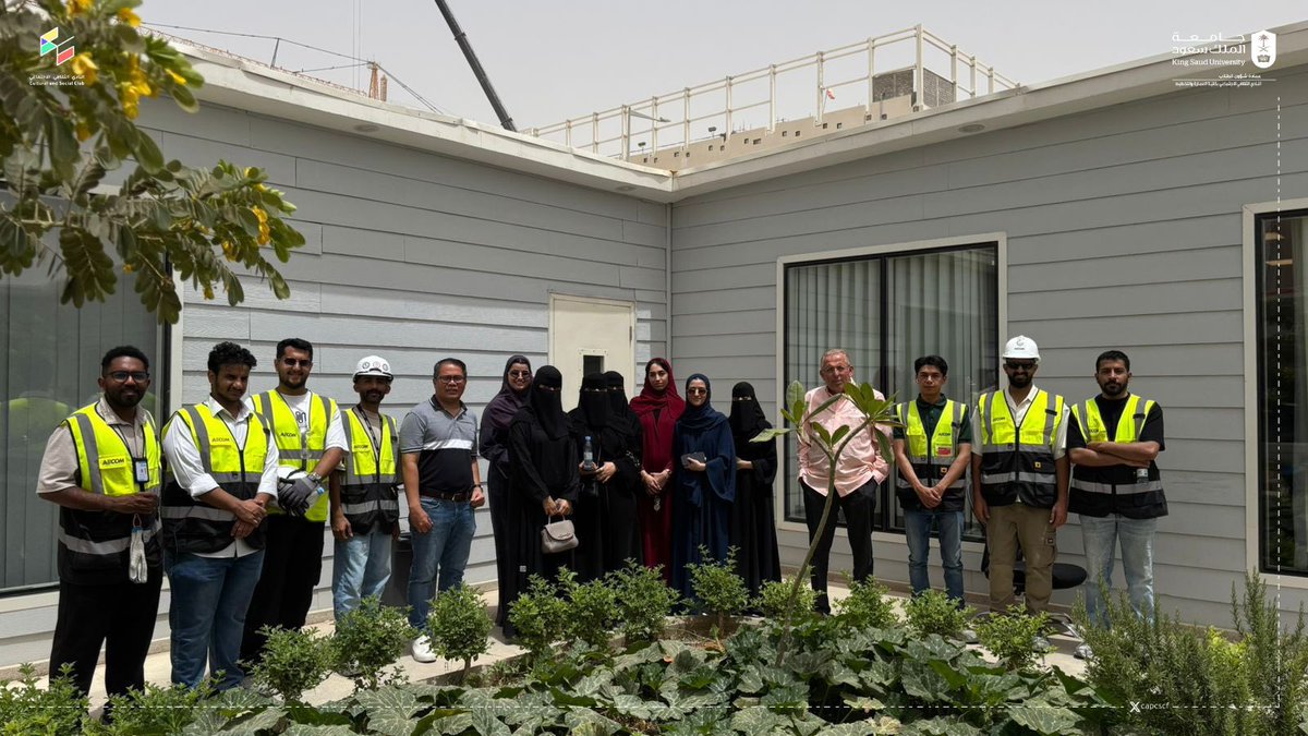 capcscf's tweet photo. ضمن حرصنا على إثراء تجربة الطالبات التعليمية وتعزيز الجانب التطبيقي، زارت الطالبات أحد مشاريع شركة Seven، حيث اطلعن على سير العمل وتعرّفن على آليات التنفيذ والممارسات المهنية في بيئة المشاريع.

وذلك بالتعاون مع @AECOM و @saudi_SEVEN، دعمًا للتجارب التعليمية والميدانية للطلبة. https://t.co/vfrahEnfkp