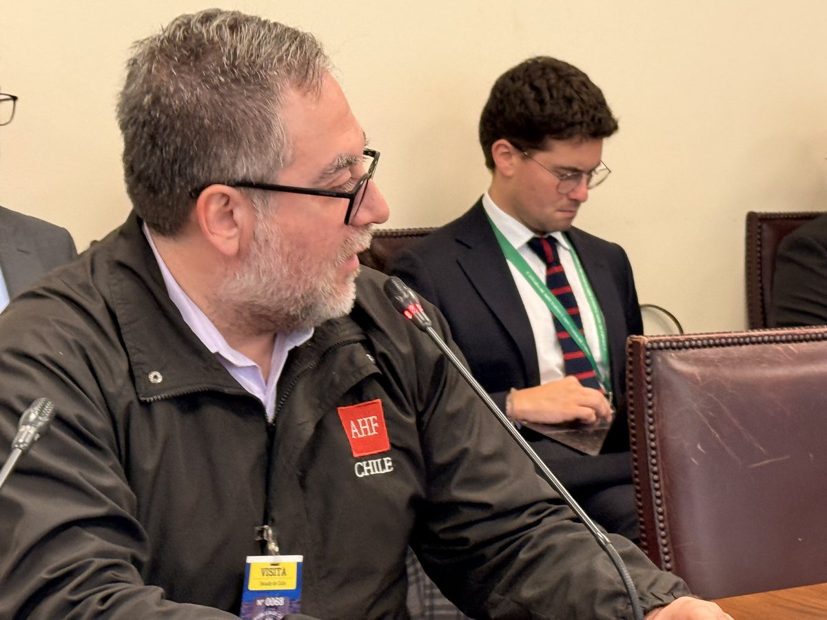 colmedchile's tweet photo. Nuestro Tesorero Nacional, Dr. Carlos Becerra, expone ante la Comisión de Gobierno, Descentralización y Regionalización del Senado la posición del #COLMED sobre el proyecto de ley que modifica la Ley N° 21.325 para perfeccionar el procedimiento de expulsión administrativa. En la instancia, aborda los potenciales efectos que esta iniciativa podría tener sobre el acceso a la atención de salud de personas en situación migratoria irregular y sus implicancias para la salud pública del país.