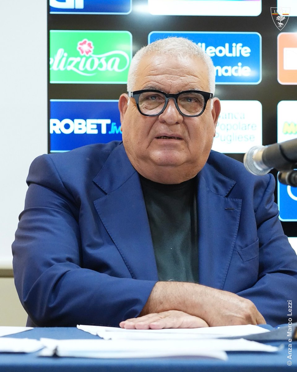 JosRodriguez37's tweet photo. 👏 OFICIAL: Pantaleo Corvino se va del Lecce. Deja de ser su director deportivo.

Deja al club con un ascenso a la Serie A, con cuatro permanencias consecutivas y con +52M€ generados desde el verano de 2020 (cuando llegó en esta segunda etapa).

Sus mejores operaciones:

- Patrick Dorgu (llegó por 200.000€ del Nordsjaelland Sub-19 y se lo vendió al Manchester United por 30M€).

- Morten Hjulmand (llegó por 2.5M€ del Admira Wacker y se marchó por 19.5M€ al Sporting CP).

- Nikola Krstovic (llegó por 8.15M€ del Dunajska Streda y se lo vendió a la Atalanta por 25M€ dos años después).

- Marin Pongracic (lo fichó por 1.6M€ del Wolfsburgo y se lo vendió al año siguiente a la Fiorentina por 15M€).

- Valentin Gendrey (lo fichó por 300.000€ del Amiens y se lo vendió por 9.5M€ al Hoffenheim).

Meritazo.