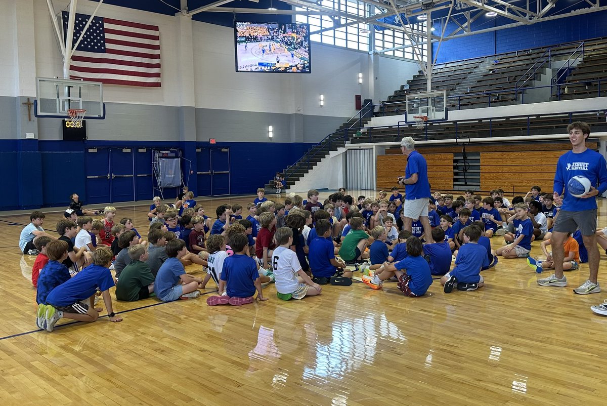 BlueJay_Hoops's tweet photo. Camp is in full swing. 
Life lesson talk #4 today. https://t.co/DMAb6vE8Hh