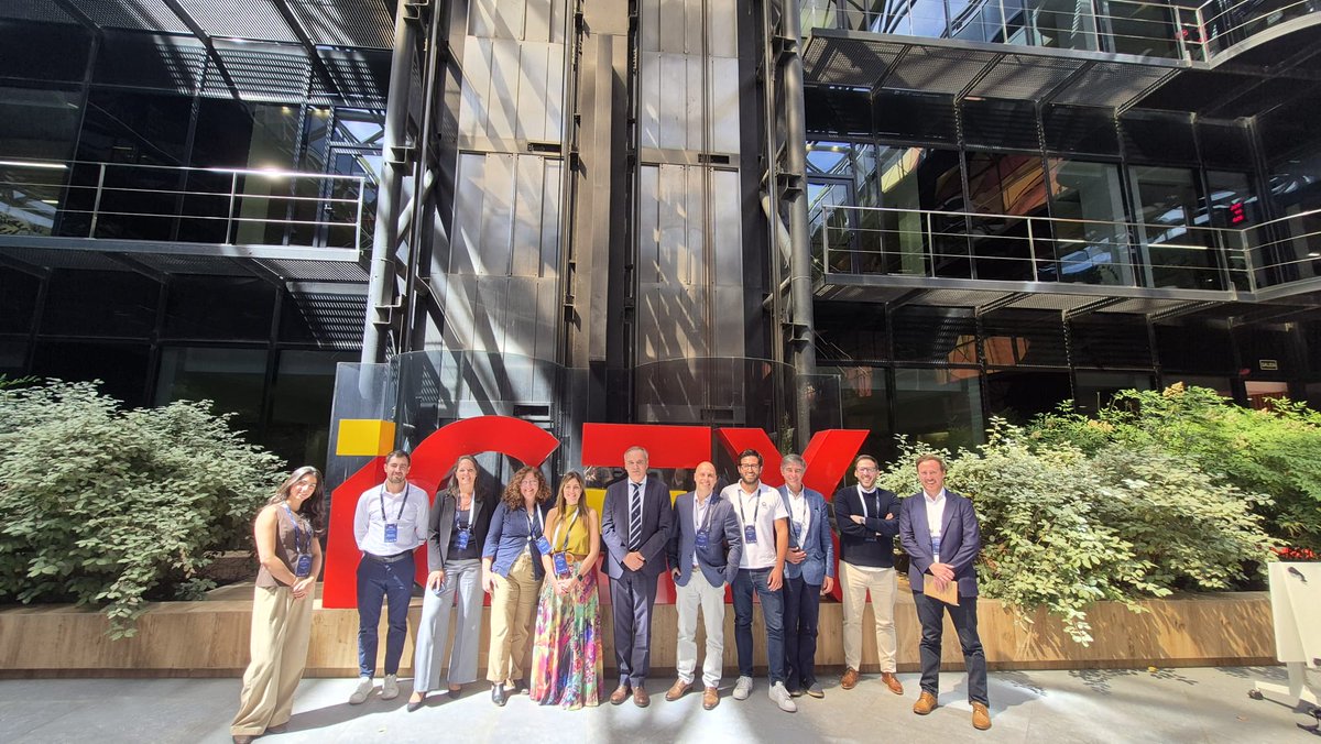 CutiUy's tweet photo. 📍South Summit: Asistimos al evento de apertura para vincularnos con inversores  y emprendedores.

📍 Encuentro @ICEX_  - Invest in Spain: Intercambiamos sobre el mercado español, beneficios para empresas TI y herramientas de apoyo para la radicación de empresas extranjeras https://t.co/TVR40K3QGM