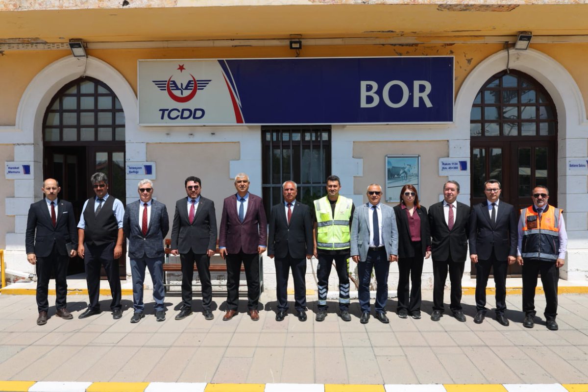 Ankaratcddtas's tweet photo. Ankara Bölge Müdürlüğü turne programı kapsamında Niğde, Bor, Yeşilhisar ve Boğazköprü'deki iş yerleri ziyaret edildi. Demiryolu taşımacılığının gelişimine katkı sağlamak ve hizmet kalitemizi daha ileri taşımak için çalışmalarımıza kararlılıkla devam ediyoruz. https://t.co/ATc9rbpwvB