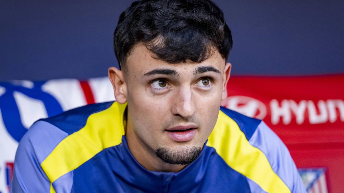 Atleti365__'s tweet photo. 🗣️ Marc Pubill, en el Media Day de la selección:

“¿Con quién te irías de vacaciones?” 
— Llorente

“¿Y para irte a una isla desierta?” — Llorente

“¿Quién te cocinaría?” 
— Llorente

“¿Quién cuidaría a tus perros?” 
— Baena

“¿Compañero de habitación?” 
— Baena

@teledeporte https://t.co/c6hxpsYghA