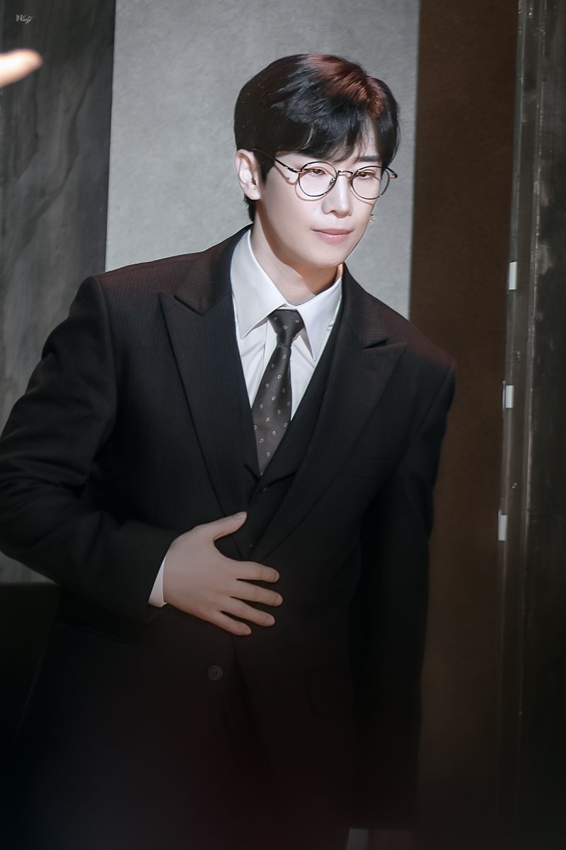 HY__pic's tweet photo. 260603 뮤지컬 #팬레터 10주년 기념 공연 앵콜 낮 커튼콜

김해진 役 #김경수 #배우김경수 https://t.co/vybqIEw2Mv