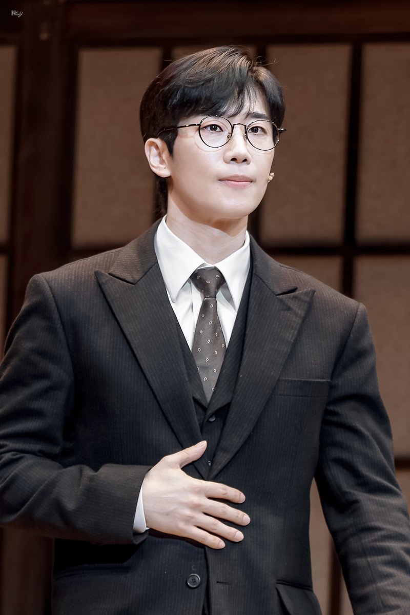HY__pic's tweet photo. 260603 뮤지컬 #팬레터 10주년 기념 공연 앵콜 낮 커튼콜

김해진 役 #김경수 #배우김경수 https://t.co/vybqIEw2Mv
