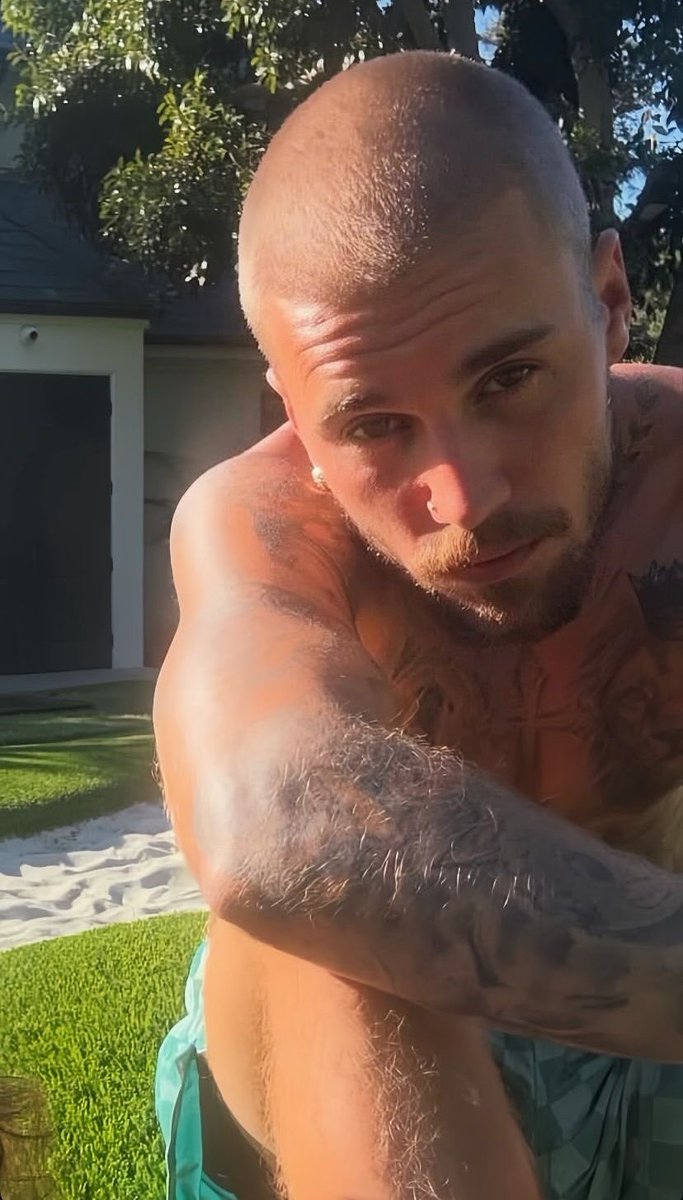 BieberNut90's tweet photo. HOT FUCKING DAMN 🔥😍 https://t.co/dx9axywwWw