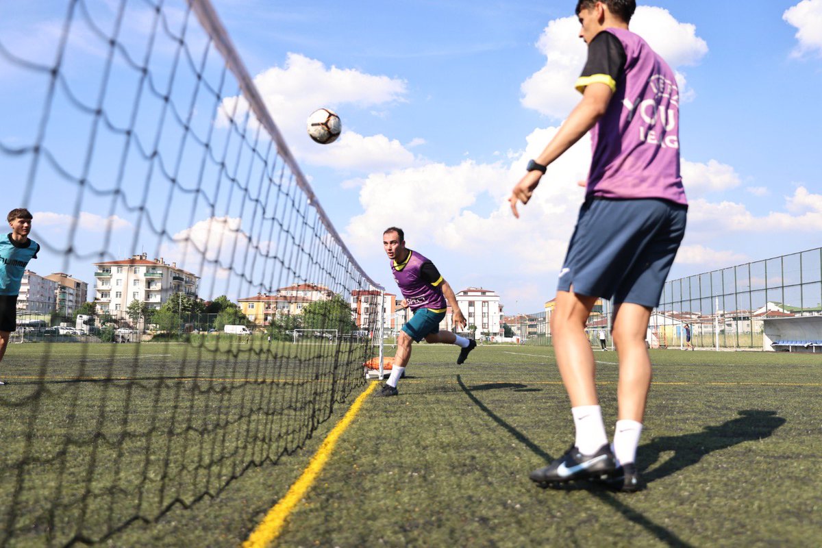 mcetinkapakli59's tweet photo. #SporKentiKapaklı’da geleneksel hale getirdiğimiz Ayak Tenisi Turnuvamız, Gençlik ve Spor Hizmetleri Müdürlüğümüzün organizasyonuyla bugün başladı. ⚽️

Turnuvaya katılan tüm takımlarımıza ve sporcularımıza başarılar diliyor, centilmence ve keyifli mücadeleler temenni ediyorum. 🏆 https://t.co/4IJKecpcYp