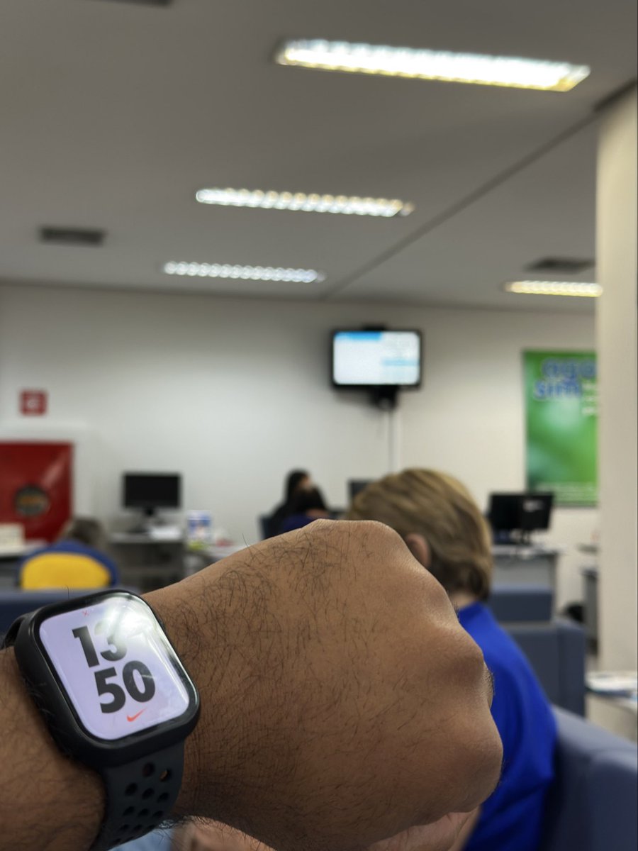 daniloboav's tweet photo. Há mais de 1h esperando ser chamado e nem sinal de que minha senha aparecerá na tela. @Caixa me ajuda a desenrolar esse #DesenrolaBrasil https://t.co/B4SXFITcwd