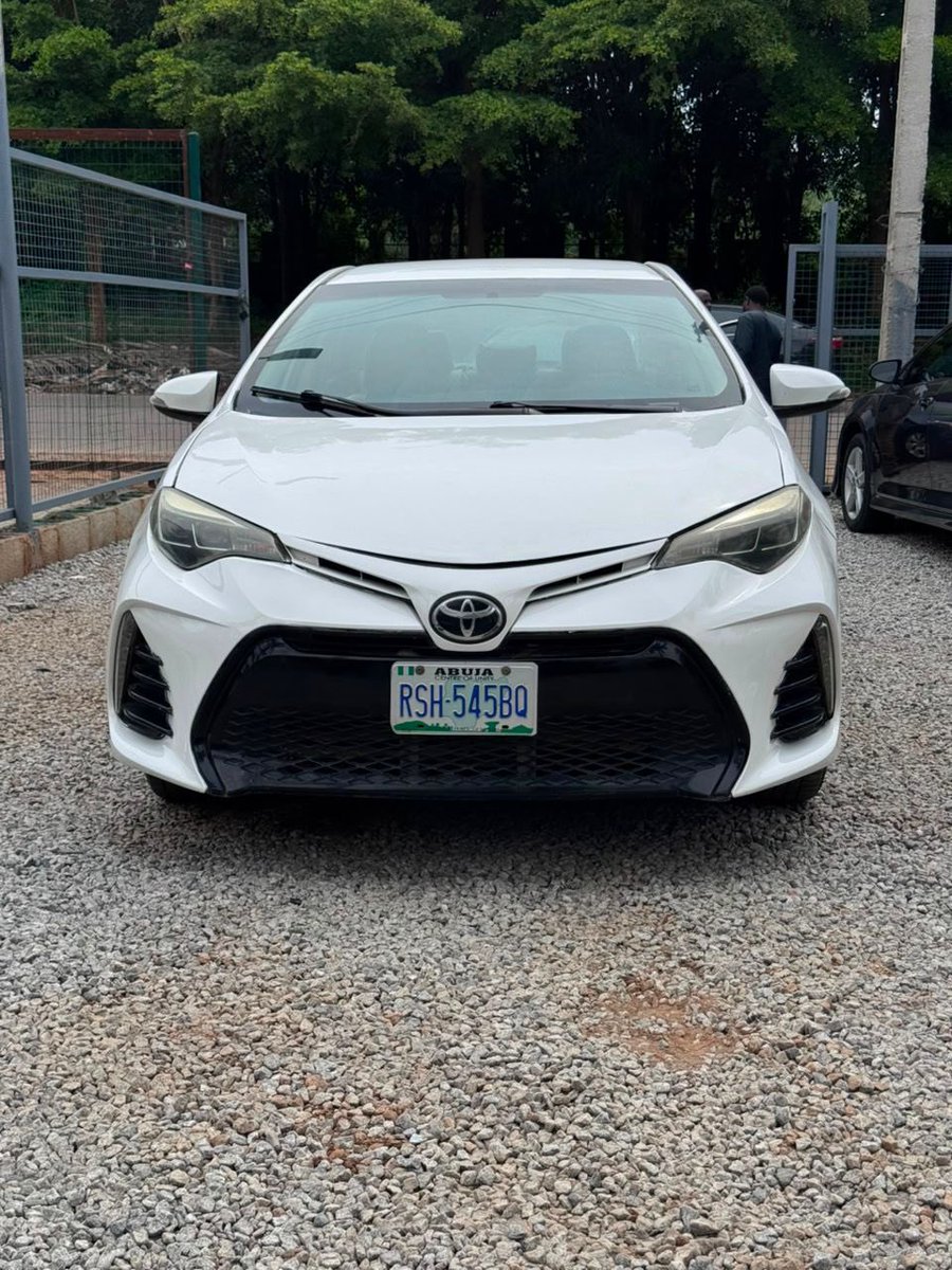 JOJOAUTOS7's tweet photo. Distress Toyota Corolla 2015 model with original paper and duty going for just 9M https://t.co/fKFZyQBxlP