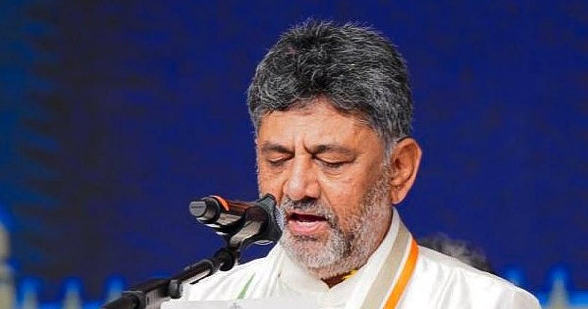 prajavani's tweet photo. ಮುಖ್ಯಮಂತ್ರಿಯಾಗುತ್ತಿದ್ದಂತೆಯೇ ಭಗವದ್ಗೀತೆ ಶ್ಲೋಕ ಹಂಚಿಕೊಂಡ ಡಿ.ಕೆ. ಶಿವಕುಮಾರ್ https://t.co/thfMqwQjb5 https://t.co/xsr0I8DUy3