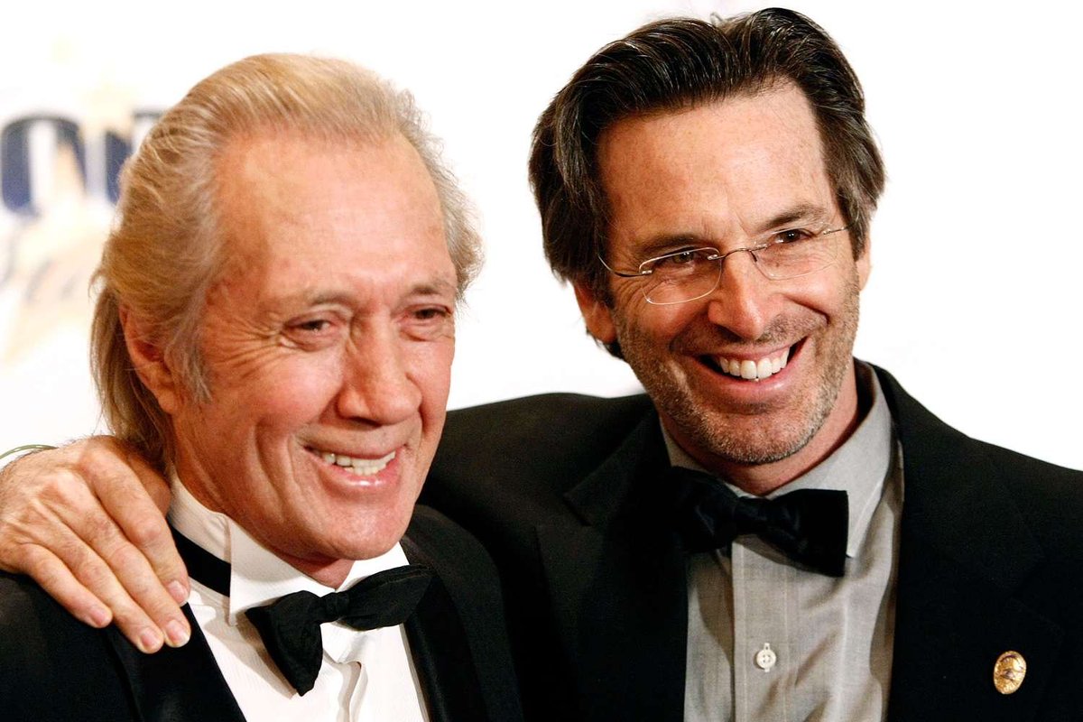 McMario's tweet photo. Striking. David Carradine was found dead under mysterious circumstances on this date in 2009. Then his younger half-brother Robert Carradine committed suicide this past February 23rd at the age of only 71 as a result of sequelae of anoxic brain injury and hanging.

Robert must have been so baffled that he never fully got over David's passing.

Adding to the irony of the tragedies, what's really and incredibly disturbing is that Robert's death echoes that of David's. But David's is far more questionable than Robert's.

I hope that the two are doing kung fu together someplace nice. Their powerful legacies live on. Especially through the show Kung Fu. #JusticeForDavidCarradine #BothGoneTooSoon #KungFuCurse #CarradineCurse #together_제로and브리_즈