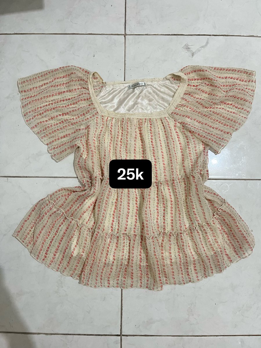 nycxip's tweet photo. preloved lagi preloved lagi, monggo yang mau tanya tanya dm langsung tmn tmn🫰 https://t.co/NgADZOifSb