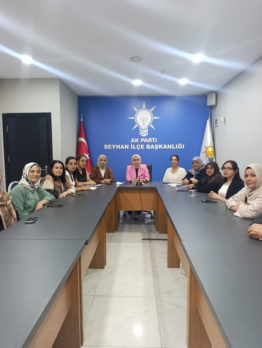 _akseyhankadin's tweet photo. Haftalık olağan yönetim kurulu toplantımızı, İlçe Kadın Kolları Başkanımız Sümeyra Özdemir’in başkanlığında, İlçe Koordinatörümüz Çiğdem Yavuz’un katılımıyla gerçekleştirdik
Toplantımızda teşkilat çalışmalarımızı değerlendirerek önümüzdeki dönem faaliyetlerimizi istişare ettik https://t.co/4U8hgU8QAY