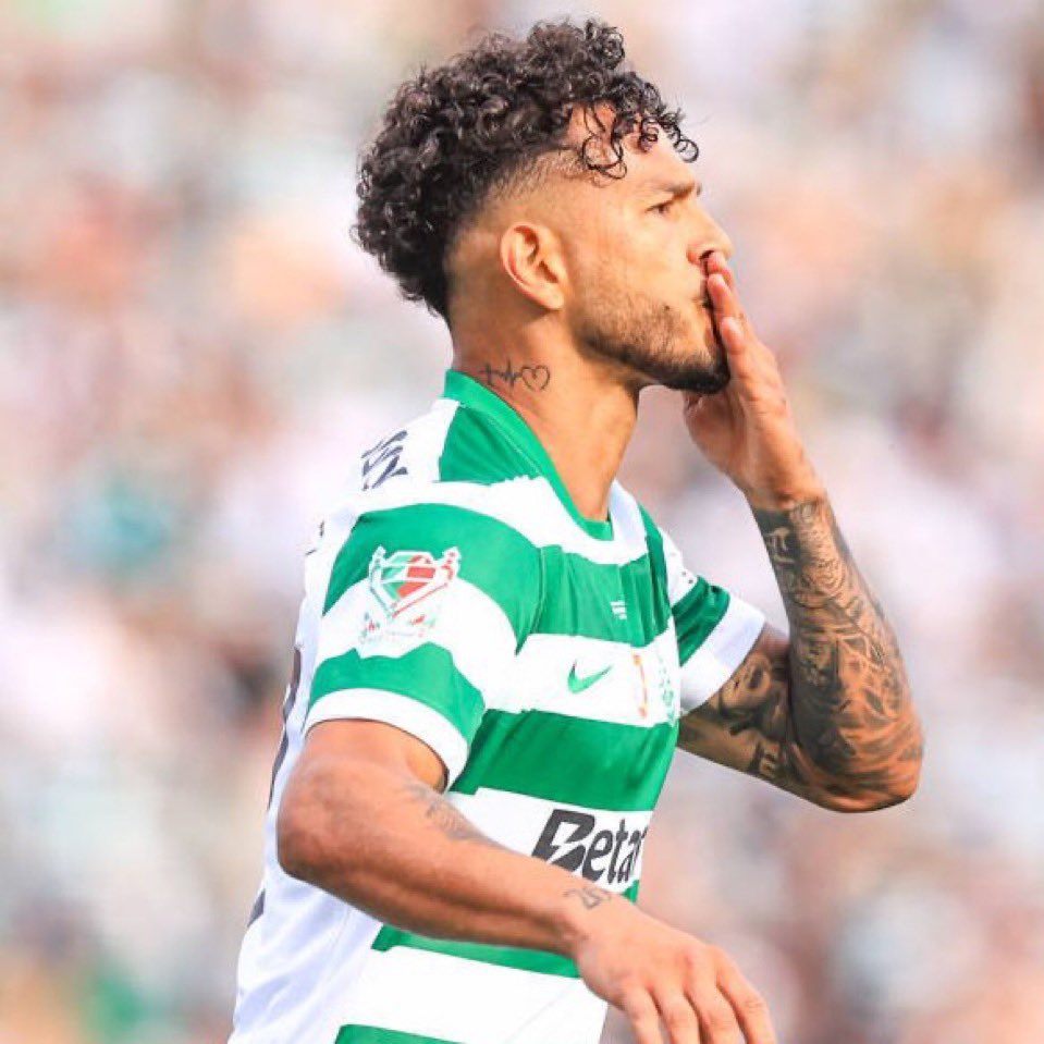 macdergi's tweet photo. 🤝 Hakan Safi, Sporting CP forması giyen Luis Suarez ile 3+1 yıllık anlaşmaya vardı.

📰 @yagosabuncuoglu https://t.co/AyOyLMtS39
