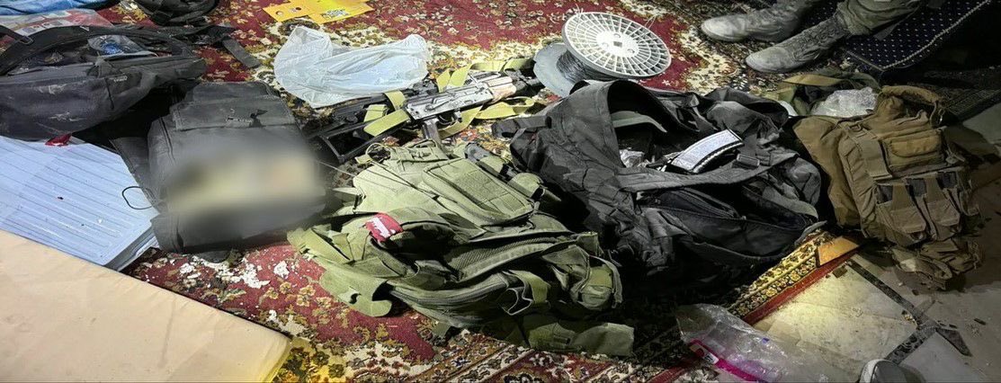 CaptainElla1's tweet photo. #عاجل ‼️العثور على عشرات الوسائل القتالية وتدميرها: نشاط قوات الفرقة 91 في جنوب لبنان

⭕️تواصل قوات الاحتياط التابعة لفريق القتال اللوائي يفتاح (679) العمل تحت قيادة الفرقة 91 في جنوب لبنان.

⭕️في نشاط ليلي في جنوب لبنان، عثرت القوات على مخزن وسائل قتالية تابع لمنظمة حزب الله الإرهابية وقامت بتفتيشه، وكان يحتوي على وسائل قتالية عديدة كانت معدّة لإلحاق الأذى بمواطني دولة إسرائيل وبقوات جيش الدفاع العاملة في المنطقة.

⭕️وخلال دقائق معدودة، دمرت القوات أكثر من 20 بنية تحتية تابعة لمنظمة حزب الله الإرهابية في المنطقة باستخدام ستة أطنان من المواد المتفجرة.

⭕️وفي نشاط إضافي في منطقة جنوب لبنان، عثر مقاتلو لواء الحشمونائيم على مخزن مفخخ يحتوي على عبوات ناسفة تابعة لمنظمة حزب الله الإرهابية وقاموا بتدميره.

⭕️وخلال الساعات الأربع والعشرين الأخيرة، واصلت الفرقة 91 مهاجمة بنى تحتية ومخربين تابعين لمنظمة حزب الله الإرهابية في جنوب لبنان.