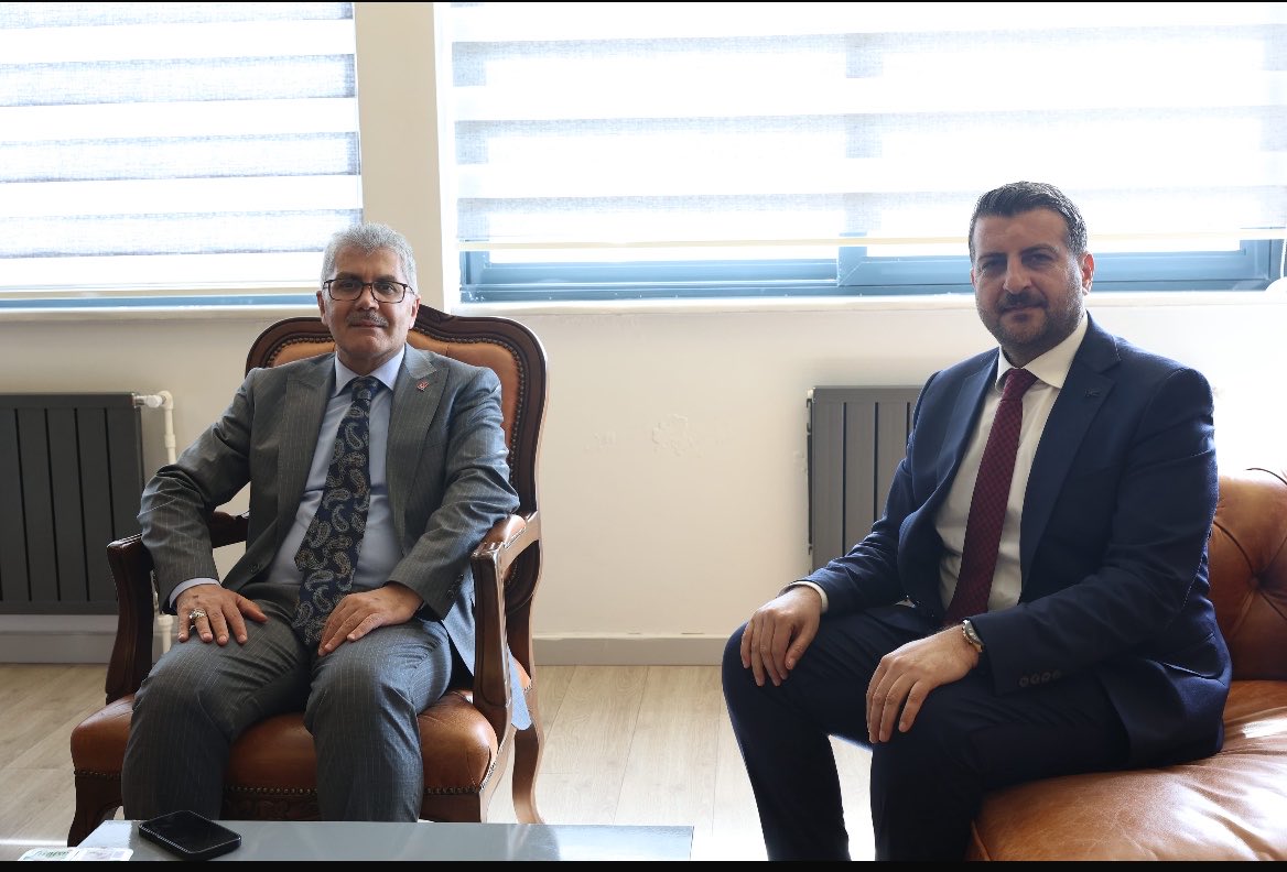 e_buyankara's tweet photo. Bingöl Valimiz Sayın Cahit Çelik, kurumumuzda bizi ziyaret etti. Sayın Valimizi sunduğumuz hizmetler hakkında bilgilendirdik. Nazik ziyaretleri için kendilerine teşekkür ederim. 
@celikcahit 
@medivatipmerkez https://t.co/BMpke79HCQ