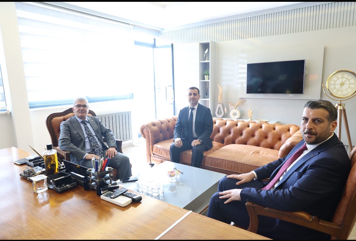 e_buyankara's tweet photo. Bingöl Valimiz Sayın Cahit Çelik, kurumumuzda bizi ziyaret etti. Sayın Valimizi sunduğumuz hizmetler hakkında bilgilendirdik. Nazik ziyaretleri için kendilerine teşekkür ederim. 
@celikcahit 
@medivatipmerkez https://t.co/BMpke79HCQ