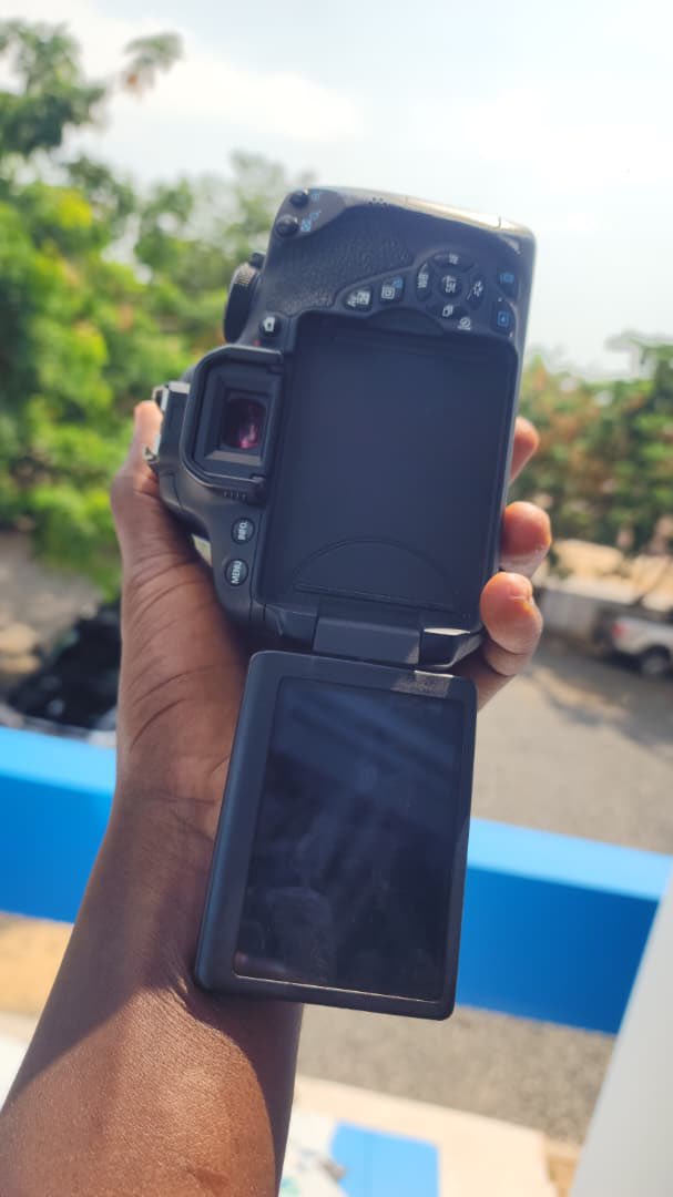 Creativegh28's tweet photo. CANON 700D FOR SALE
1080p Video Format
Comes with with Battery and its Kit Lens 
Body neat and clean 
Strong battery 🔋 
Going for cool 4.5K
Call/WhatsApp 📞 0240130973 https://t.co/M3ELJhnLZH