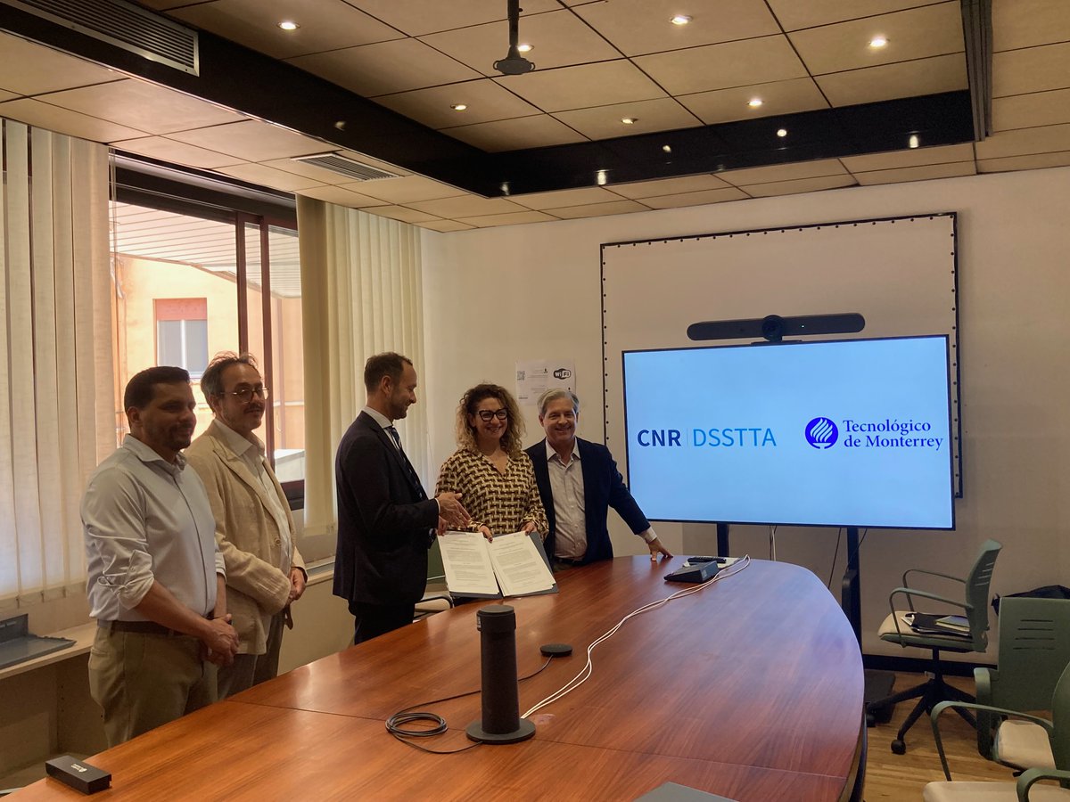 cnr_igag's tweet photo. Si è conclusa la visita dei #ricercatori del @TecdeMonterrey presso il #CNR_IGAG e il #CNR_DSSTTA tra sessioni scientifiche, visite ai laboratori e un field trip geo-idrologico nell’Area Archeologica Centrale di #Roma.
#tecnologicomonterrey #cnr #dsstta #cnr_igag #cnr_irsa #adrm1 https://t.co/bPVMmmDRCS