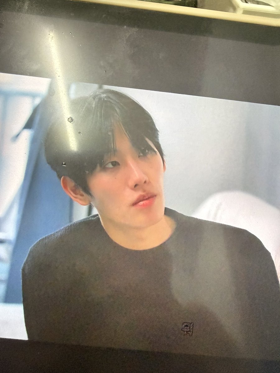 nctzen_my's tweet photo. I have been thinking this guy look so much like taerae https://t.co/pK9TzX2ua4