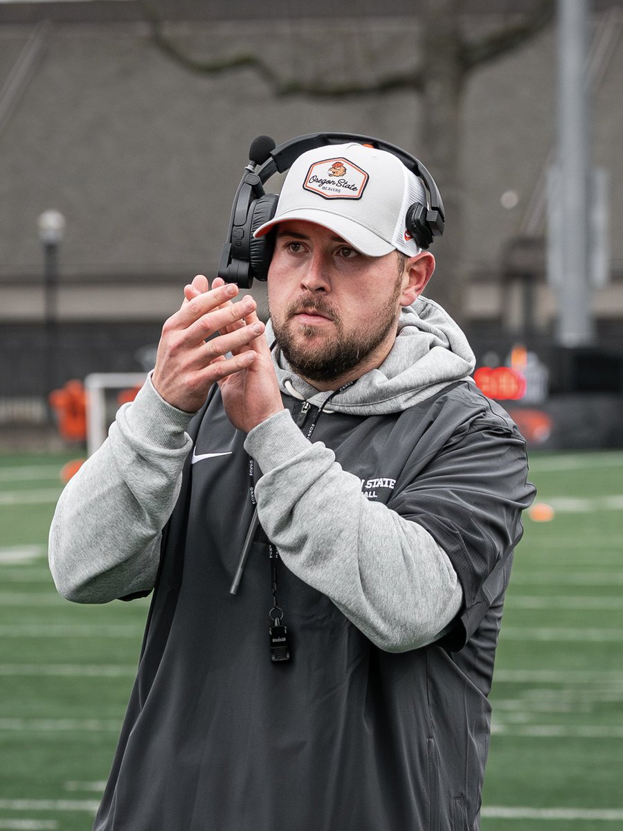 BeaverFootball's tweet photo. Happy birthday Coach Barron 🎂 @CoachB53 https://t.co/S2krUQ1xtf