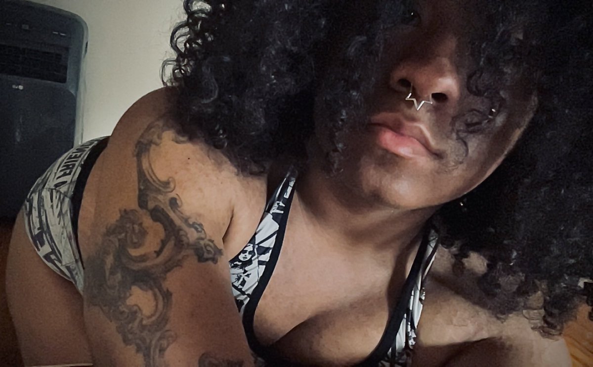 AOC18l's tweet photo. after a long day of rotting…~ I got bored and took flicks 😮‍💨😮‍💨 https://t.co/TCkbxIsO8W