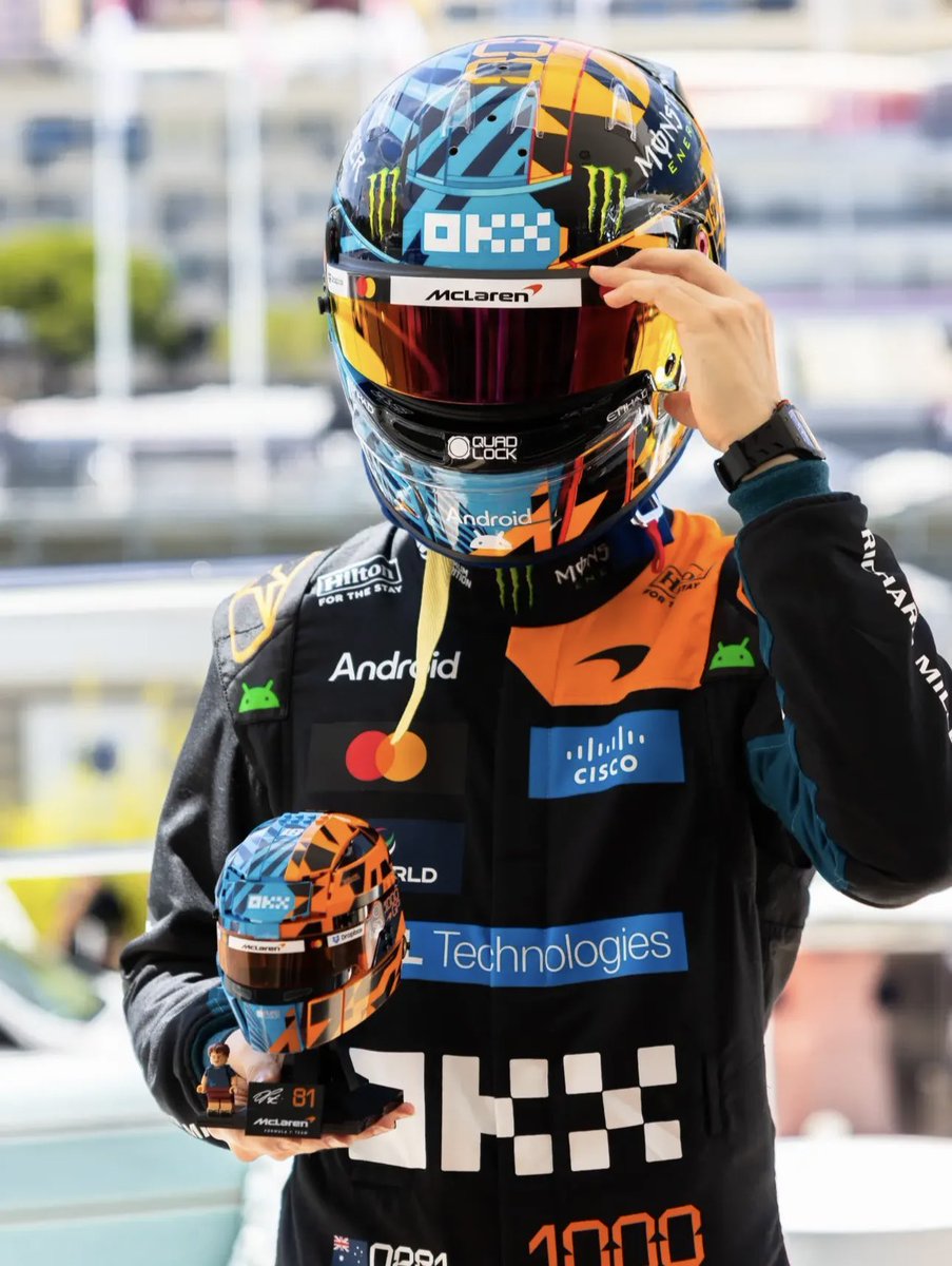 oscdots's tweet photo. Ok ngl the helmet looks good with the suit once it’s all on ok fine https://t.co/WuXam41n5H