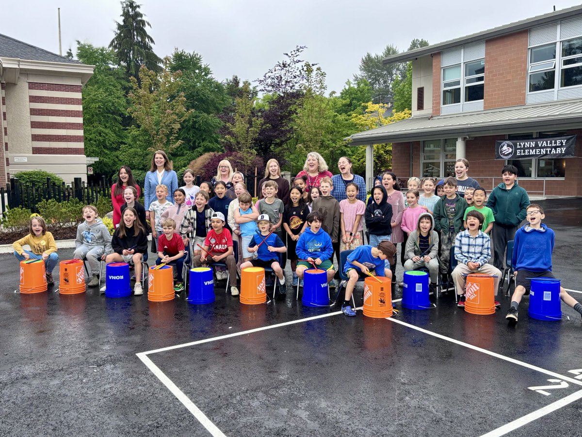BowinnMa's tweet photo. The new addition at Lynn Valley Elementary brings 145 more seats to support our growing community. It follows the 100 new seats that opened at Westview Elementary earlier this year &amp; with even more space coming this fall at the new Cloverley elementary school 🏫✨@Susiechant_nvs https://t.co/9mHTgKxzca