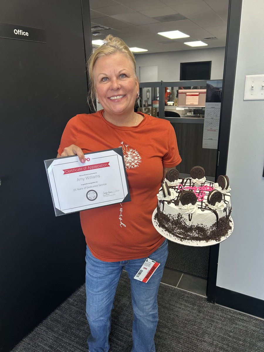 XPOLogistics's tweet photo. Celebrating employee anniversaries is always a good time! 
 
We’re grateful for our employees who’ve dedicated decades to growing their careers at XPO. 
 
Interested in building a career at XPO, too? Explore openings across the company: https://t.co/X5ofo24mI4 https://t.co/unFW8yO8cq