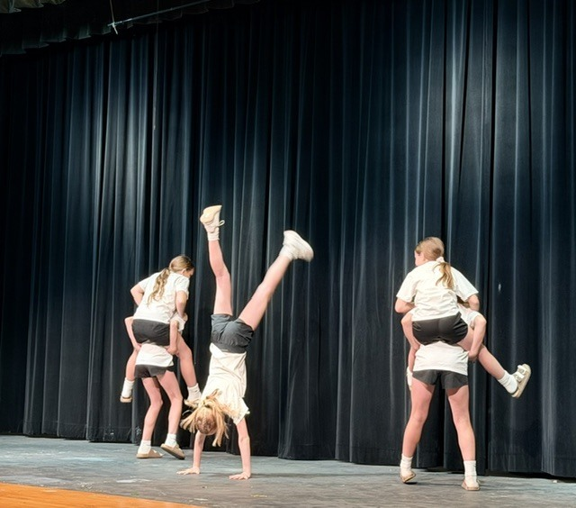 BA_Hatchets's tweet photo. Hatchets at BAMS wrapped up the school year with their presentation of "One Last Lip Sync"! Students choreographed routines &amp; selected songs to perform for friends &amp; family.. What an awesome way to celebrate the end of the year! 🎤✨🎵🕺💃🎉 https://t.co/gmgkZX80hU