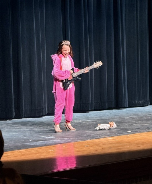 BA_Hatchets's tweet photo. Hatchets at BAMS wrapped up the school year with their presentation of "One Last Lip Sync"! Students choreographed routines &amp; selected songs to perform for friends &amp; family.. What an awesome way to celebrate the end of the year! 🎤✨🎵🕺💃🎉 https://t.co/gmgkZX80hU