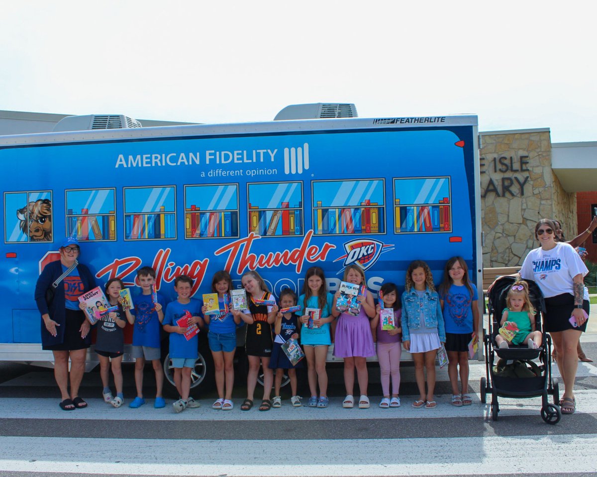 MetroLibraryOK's tweet photo. The basketball season may not have ended the way we hoped, but visits from the Rolling Thunder Book Bus help lift our spirits!

We loved having them visit The Village, Belle Isle and Ralph Ellison libraries. Go Thunder! 🧡💙 https://t.co/ERdEuB6T6H
