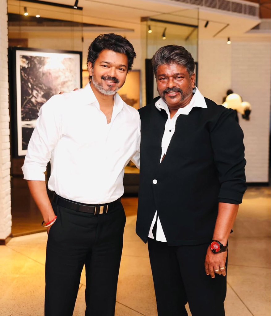 PrakazVijay_Of's tweet photo. 📸 | நடிகர் பார்த்திபன் அவர்கள் நம் அண்ணன் @TVKVijayHQ உடன் https://t.co/oQ36eCmjv9