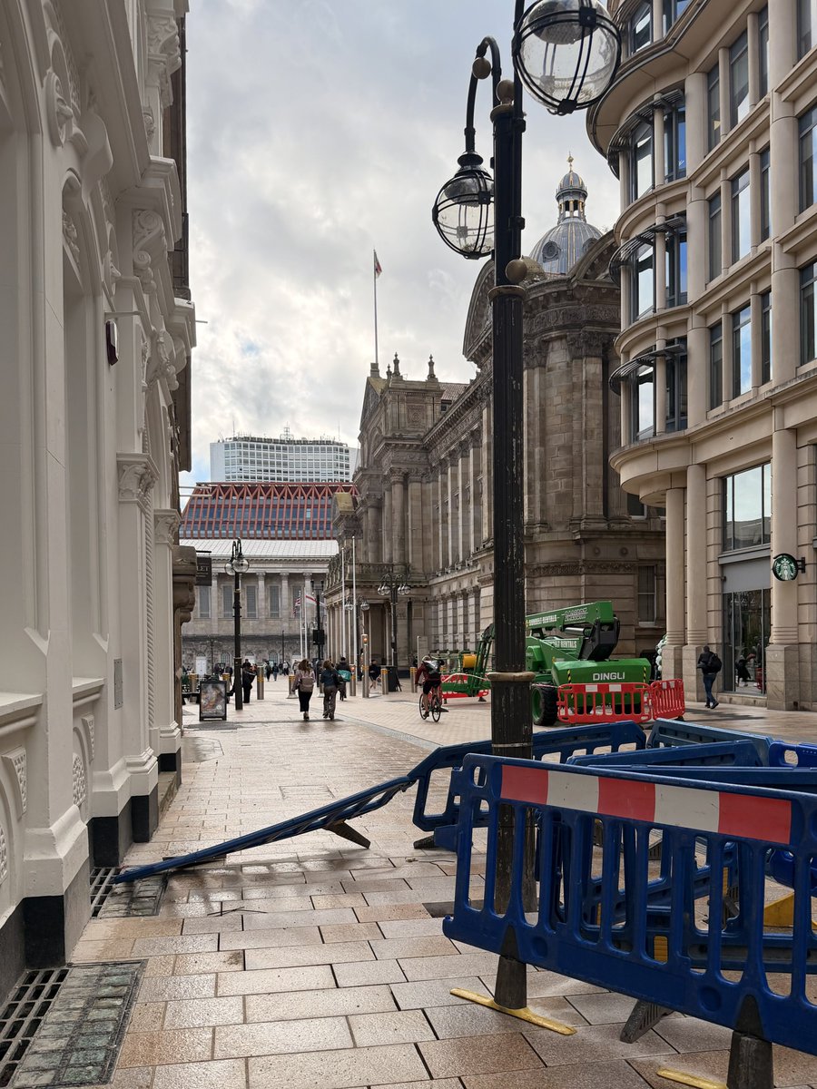 ReissOmari's tweet photo. OMG GUYS????

ITS REALLY HAPPENING!!

Paving stones are going back down around the lamppost on Colmore Row!! These paving stones were replaced with tarmac back in Feb 2025. So glad we finally have a result 😁

Now just 2 other large patches to go. https://t.co/jpd7pnZNGJ