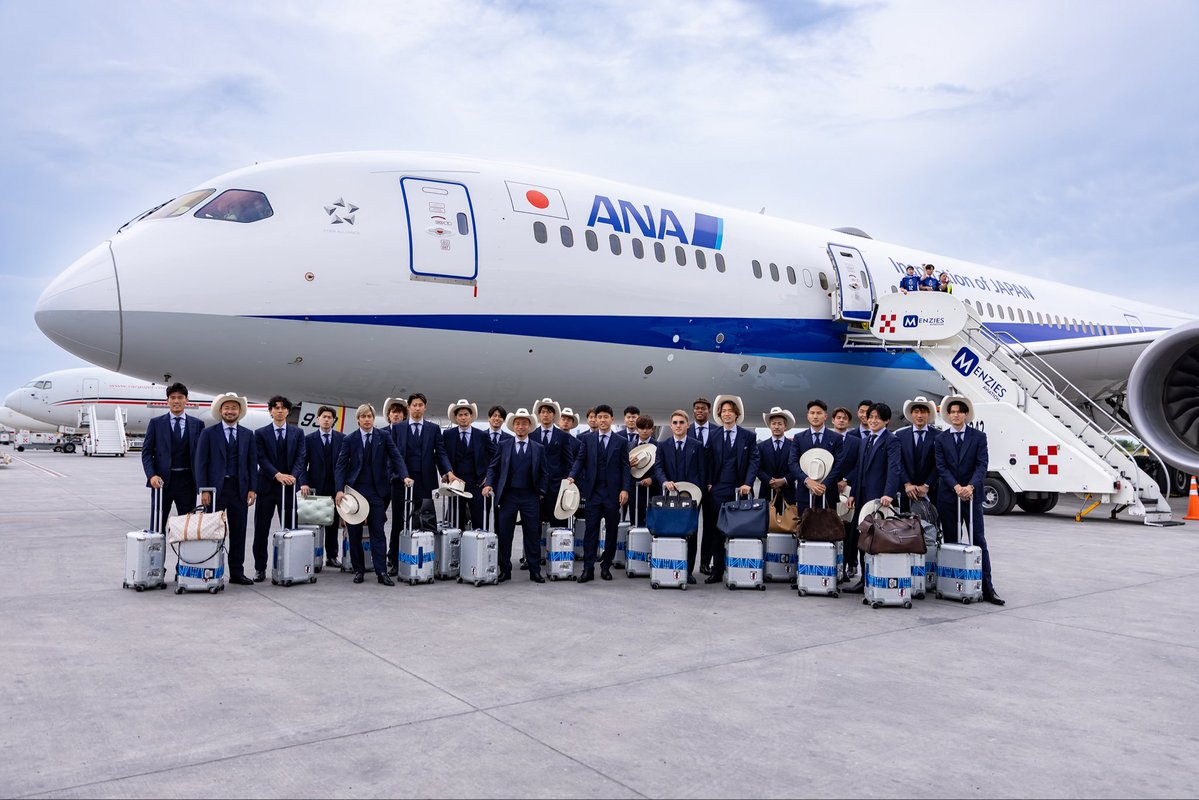 ElFinanciero_Mx's tweet photo. 🤠🇯🇵 “¡Arráncate, compadre!”: desde el Aeropuerto Internacional de Monterrey, Samuel García recibe a la Selección de Japón rumbo al inicio del Mundial 2026 el 11 de junio

📸 X @samuel_garcias https://t.co/hXUhl8INP2