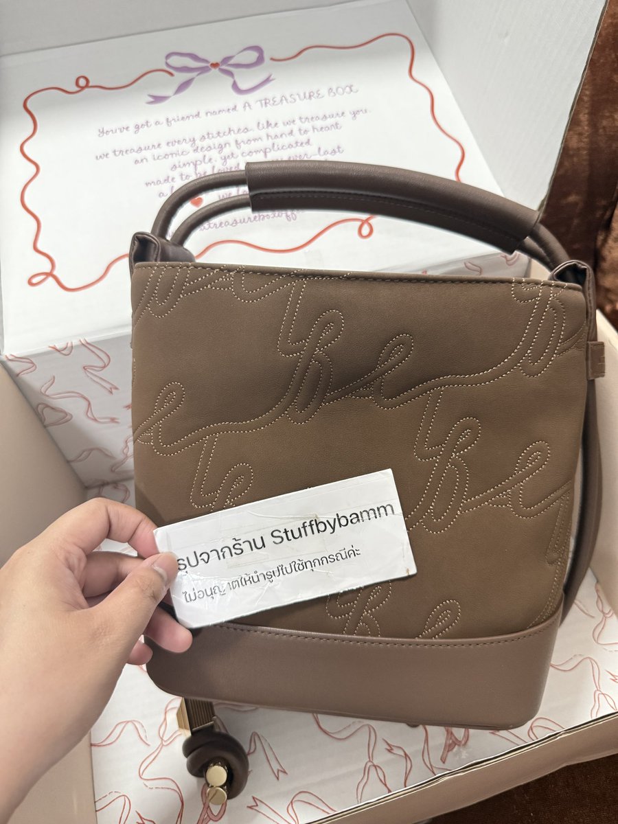 stuffbybamm's tweet photo. 🌺atb mocha mousse all day (RG) used like new ใบนี้หนังสวยทั้งใบ ขอบมุมดี อะไหล่มีขนแมวนิดหน่อยค่ะ
อปก. ครบ กล่อง การ์ด ถุงผ้า

Price : 2190฿

สนใจ add line >> https://t.co/VAmMDDy8tf

#ส่งต่อatreasurebox #atreasurebox #atreasureboxส่งต่อ #ส่งต่อatb #ตามหาatreasurebox https://t.co/lTmanVfR2Y