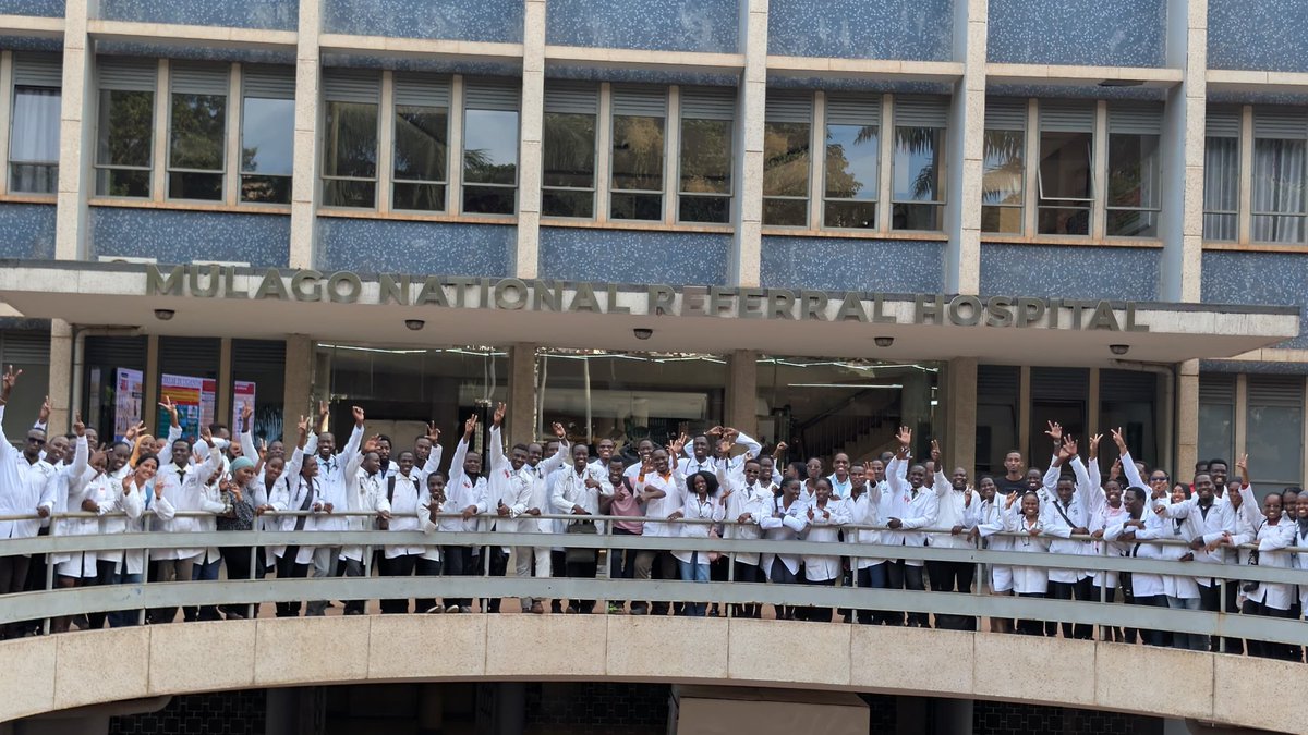 Makerere_Medics's tweet photo. New doctors on the block🔥
Congratulations to the MBChB Class of 2027 on completing your 5-year medical school journey.
 We wish you the very best along your professional journey. https://t.co/7fIz6ATLlR