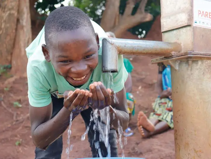 HamieverseFDN's tweet photo. Did you know? 💧

A single working water point at a school doesn't just provide water it keeps children in class. When clean water is on site, students (especially girls) spend less time fetching it from far away and more time learning.

One restored tap can ripple out into thousands of school hours. That's the kind of math we love.