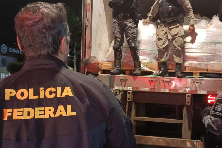MPF_PGR's tweet photo. MPF obtém condenação de motorista por transporte de 529 kg de cocaína escondidos em carga de carne em Goiás

➡️ Saiba mais: https://t.co/Wpz9DGVXrv https://t.co/mw84uLlEmg