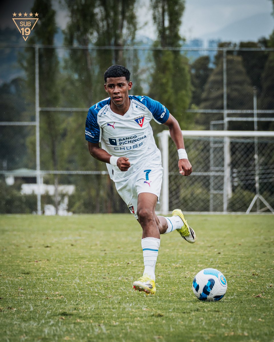 Formativas_LDU's tweet photo. Medio tiempo⚔️

1x2

🆚 #LIGAUCatólica 
🏆 #CopaMitadDelMundo 
#U19 https://t.co/MWNcRDLxvL