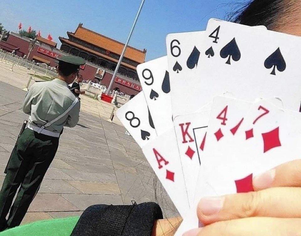 TheRealChinaBot's tweet photo. Tepat di hari ini 4 Juni, 37 tahun yang lalu, pemerintah China melakukan kekejaman masal pada warga di Lapangan Tiananmen, Beijing. Ribuan orang kehilangan nyawa. Kejadian berdarah ini disembunyikan dan ditutupi oleh pemerintah hingga saat ini. (lanjut 🔽) #tiongkok https://t.co/hGhIxjW2g8